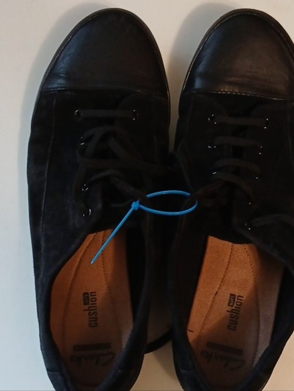 Clarks Men’s Black Suede Low-Top Sneakers